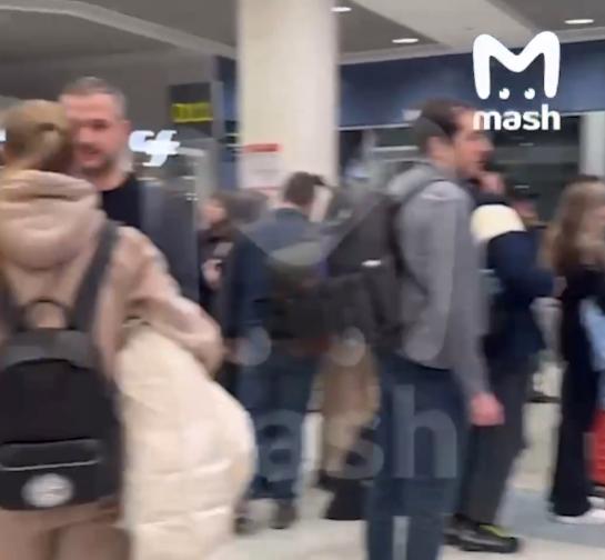 【莫斯科机场再次一片混乱。】 无人机袭击导致约200个航班延误。 多莫杰多沃机场