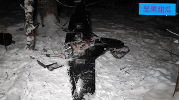 一位代号为“雷霆”的机组长演示了一架被击落的乌克兰无人机“查克伦-V”巡飞弹，看