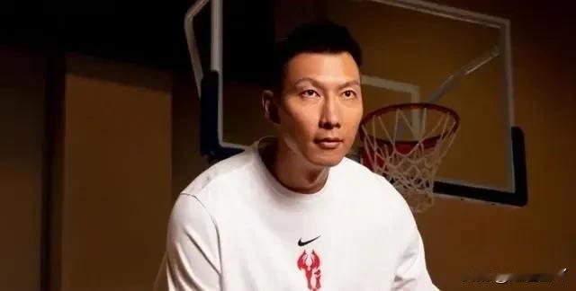 易建联事件中发生地为北京朝阳区派出所。在这个繁忙的都市角落里，派出所的工作人员们