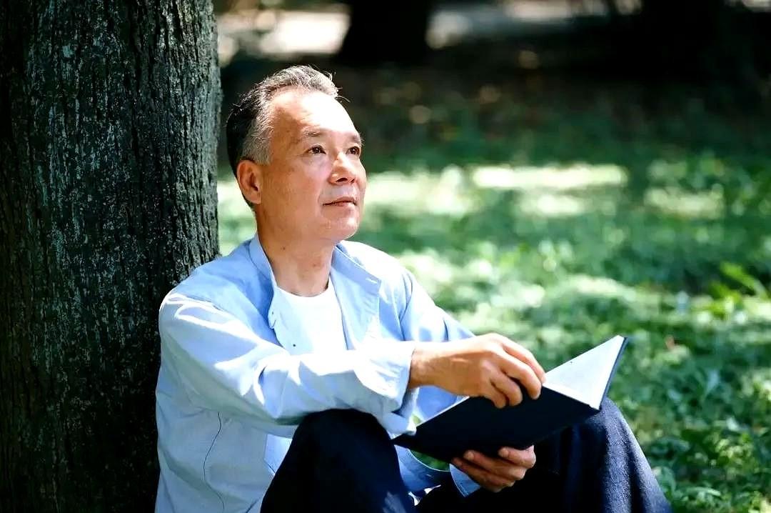 刘姐老伴退休后在外面有了女人。
一年后，老伴得了不可言说的疾病。
刘姐这才提出离