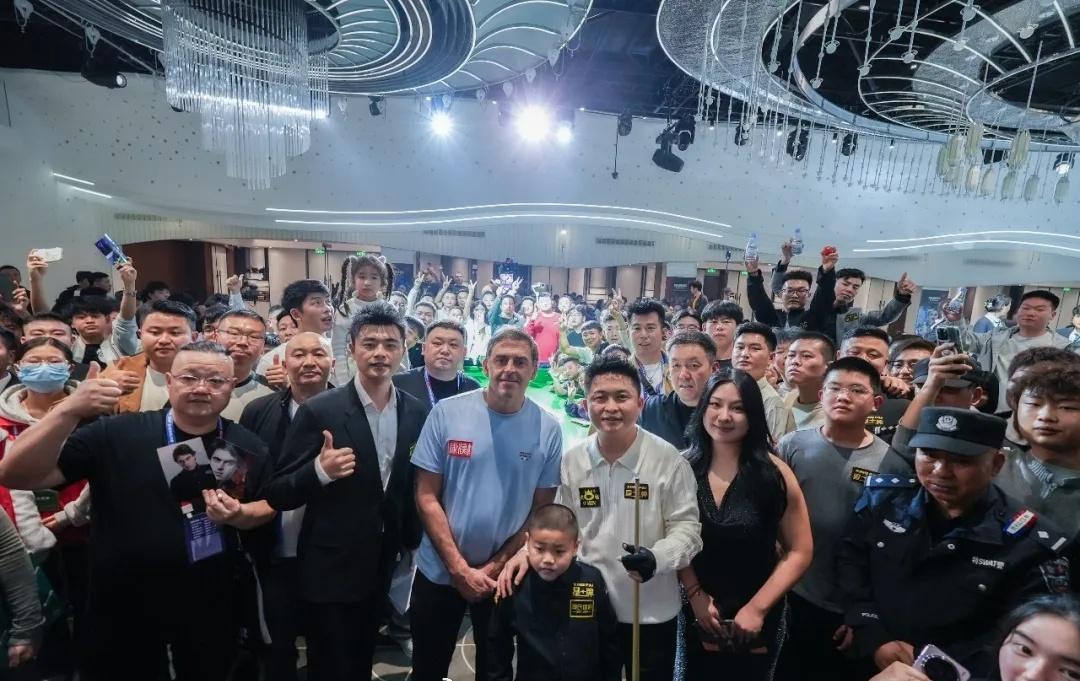 3月14日下午，江西上饶玉山希尔顿欢朋酒店化身台球狂热现场——七届斯诺克世锦赛冠