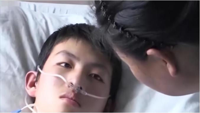 “回家准备后事吧。”2015年，黑龙江一名17岁少年时常感到心脏刺痛，拍x光片后