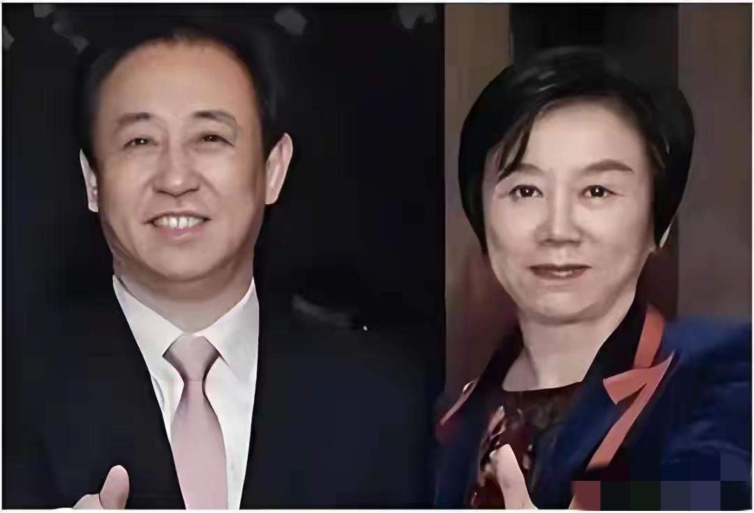 开始清算？逃到英国两年，许家印前妻再迎2大噩耗，儿子也遭牵连
丁玉梅，这位曾经隐