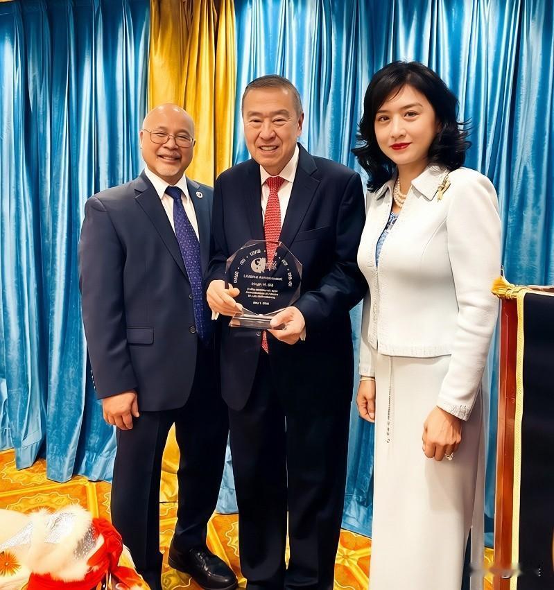 美国法律界先驱莫虎荣获终身成就奖，感言：五十年前，我几乎是唯一的亚裔

【环球云