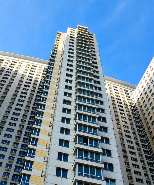 一个明显的信号，对于当下的年轻人来说，最好的时代可能已经来临！
当下的房价已经下