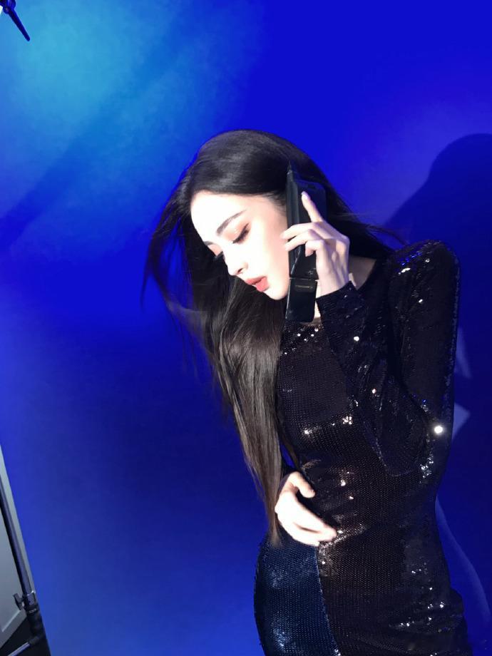 娜扎颜值盛宴娜扎黑长直未来科技感黑长直搭配未来科技感造型，娜扎颜值狠狠出圈，利落