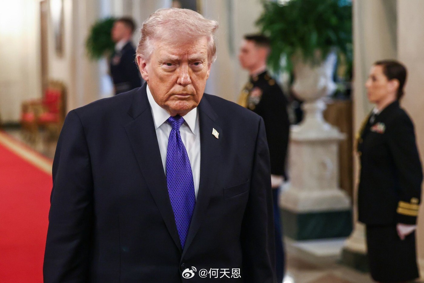 美国司法部扣留了大量与爱泼斯坦有关的文件，其中包括联邦调查局有关针对特朗普性侵犯