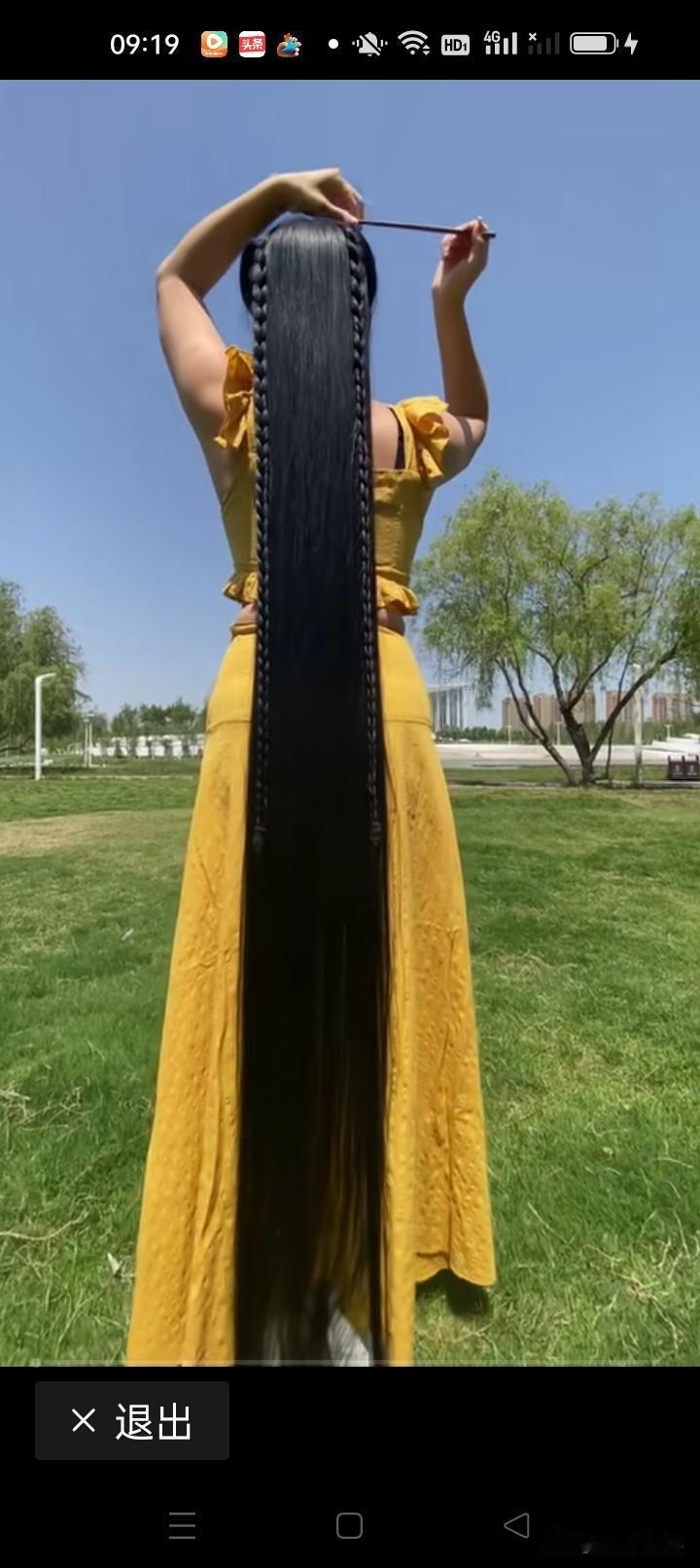  这是什么神仙长发，又黑又顺！这么长的头发洗一次得需要多长时间？