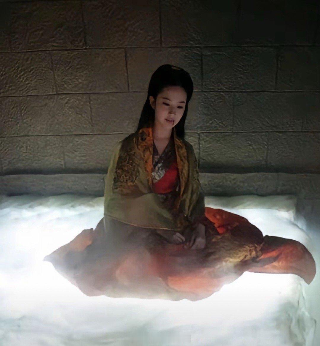 真的，美得不像人类了看到有网友说： 果然人美到一种程度确实有点像鬼（褒义），真的