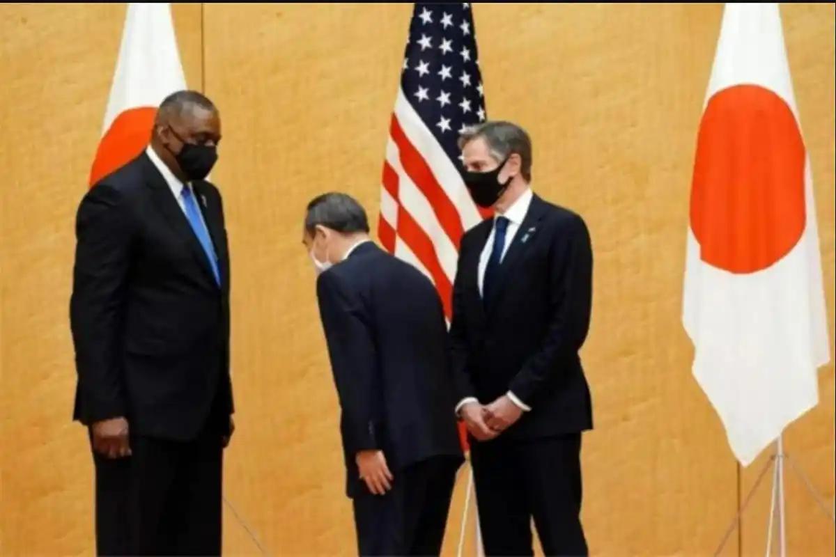 日本又鞠躬“道歉”了，不过这次把理由甩锅给美国了。
    日本政府先前承诺在美