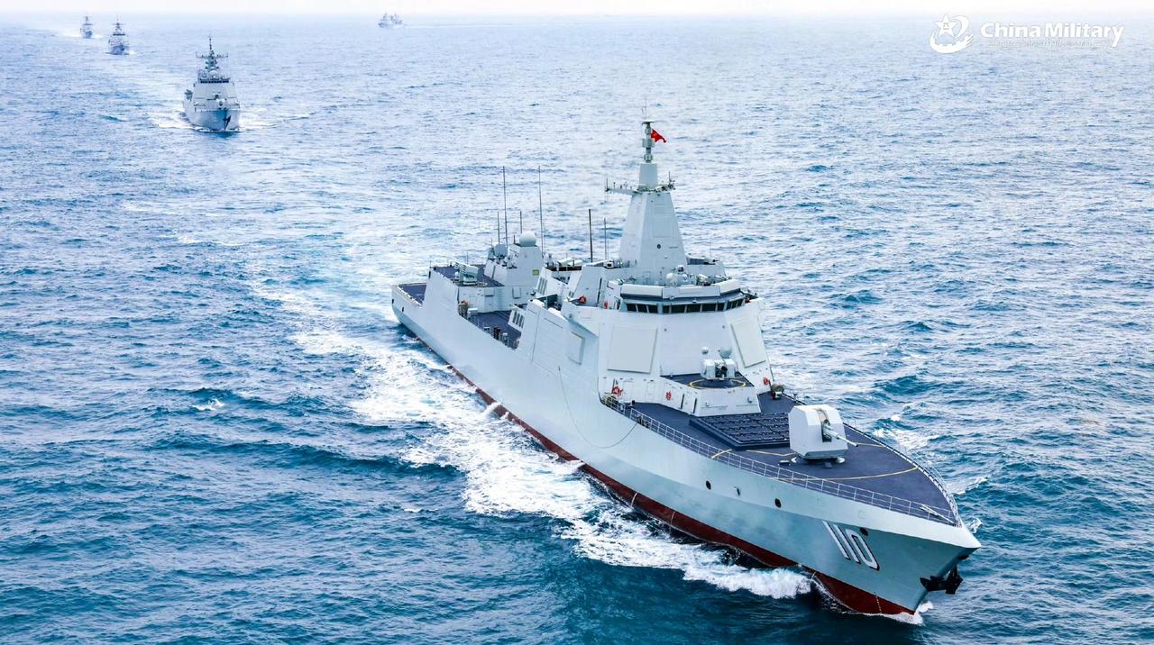 佳图欣赏:东舰新批次055大驱110安庆舰雄姿[赞][赞][赞]