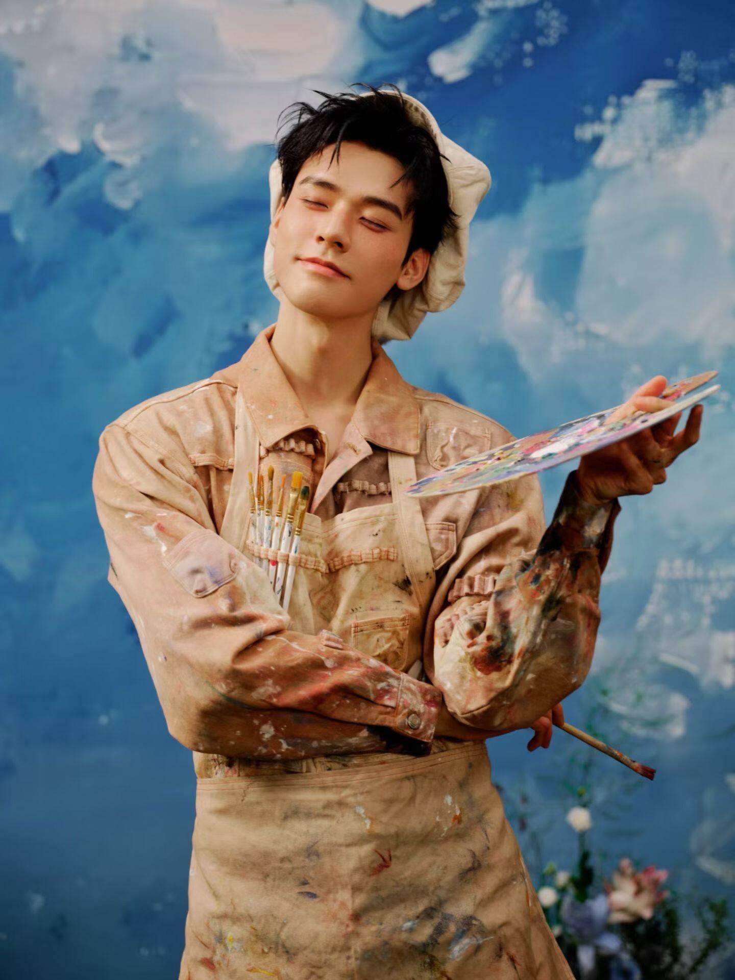 龚俊Vogue造型好有创意，花园里繁花锦簇的少年画匠，是目前最点题的！ ​​​