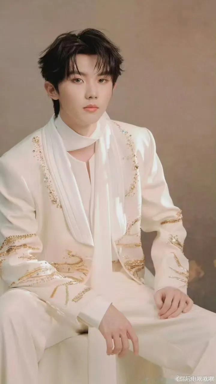 音乐剧 马嘉祺用歌声和表演，将《战争与和平》中的每一个角色都演绎得淋漓尽致，月末