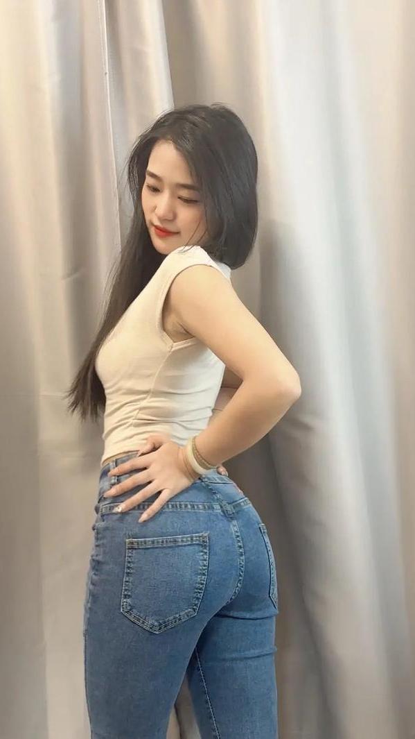 婚姻给成年人带来的东西很复杂。有人觉得是束缚，婚后要面对柴米油盐、家庭琐事，还要