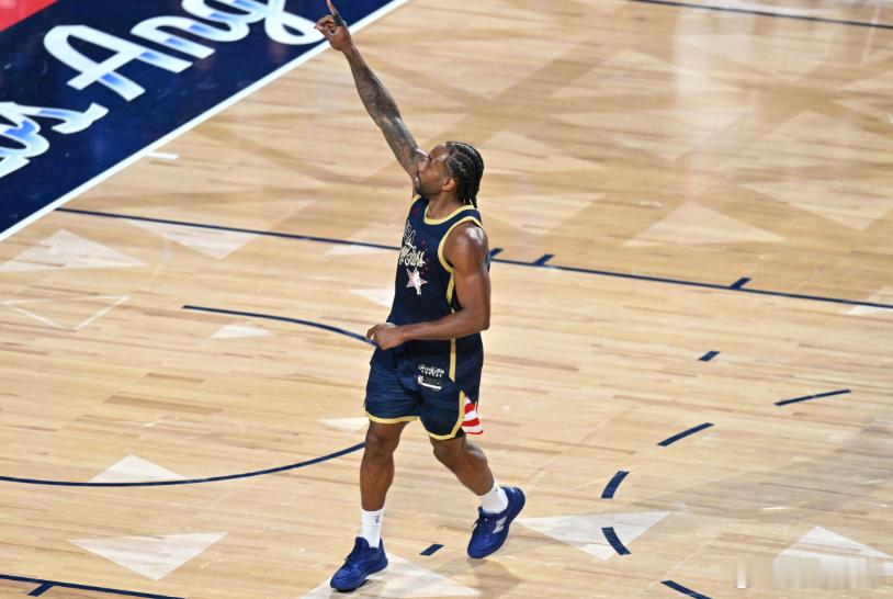 今日，记者Ashish Mathur撰文谈到了快船当家球星科怀·伦纳德。他表示，