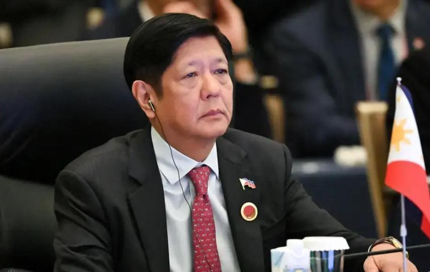 菲律宾军队把69个中国工人押上军用运输机！很多人以为中国会厉声抗议、强硬施压。错
