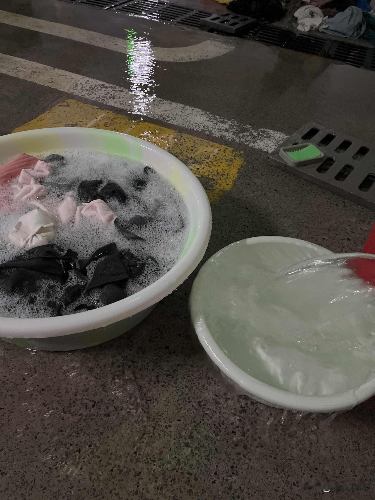 老话说能省则省，绝不浪费。以前每个月水费200左右，自从学习小区大妈们，现如今就