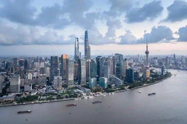 野牛跑得太快了，有牛灾，被牛来回冲撞撞伤 ​​​