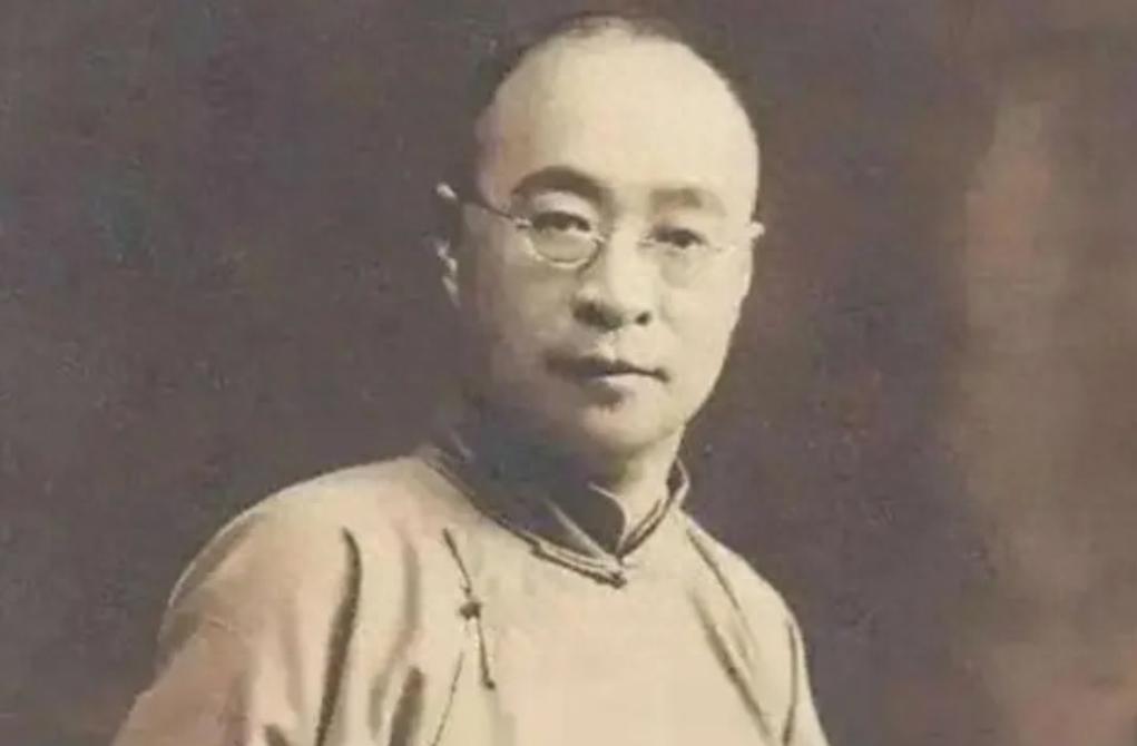 1923年，张宗昌小妾生病，请来名医施今墨。施今墨刚要写药方，却突然停下。张宗昌