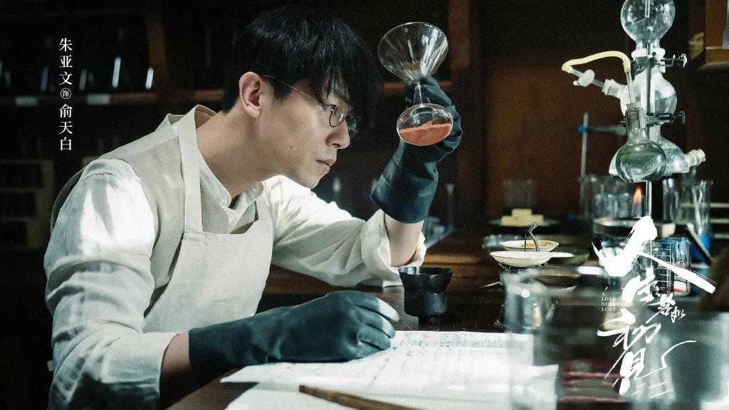 《人生若如初见》看点变槽点 ？李现演“贵族后裔”被嘲面瘫，剧情魔改历史遭骂。瓜友