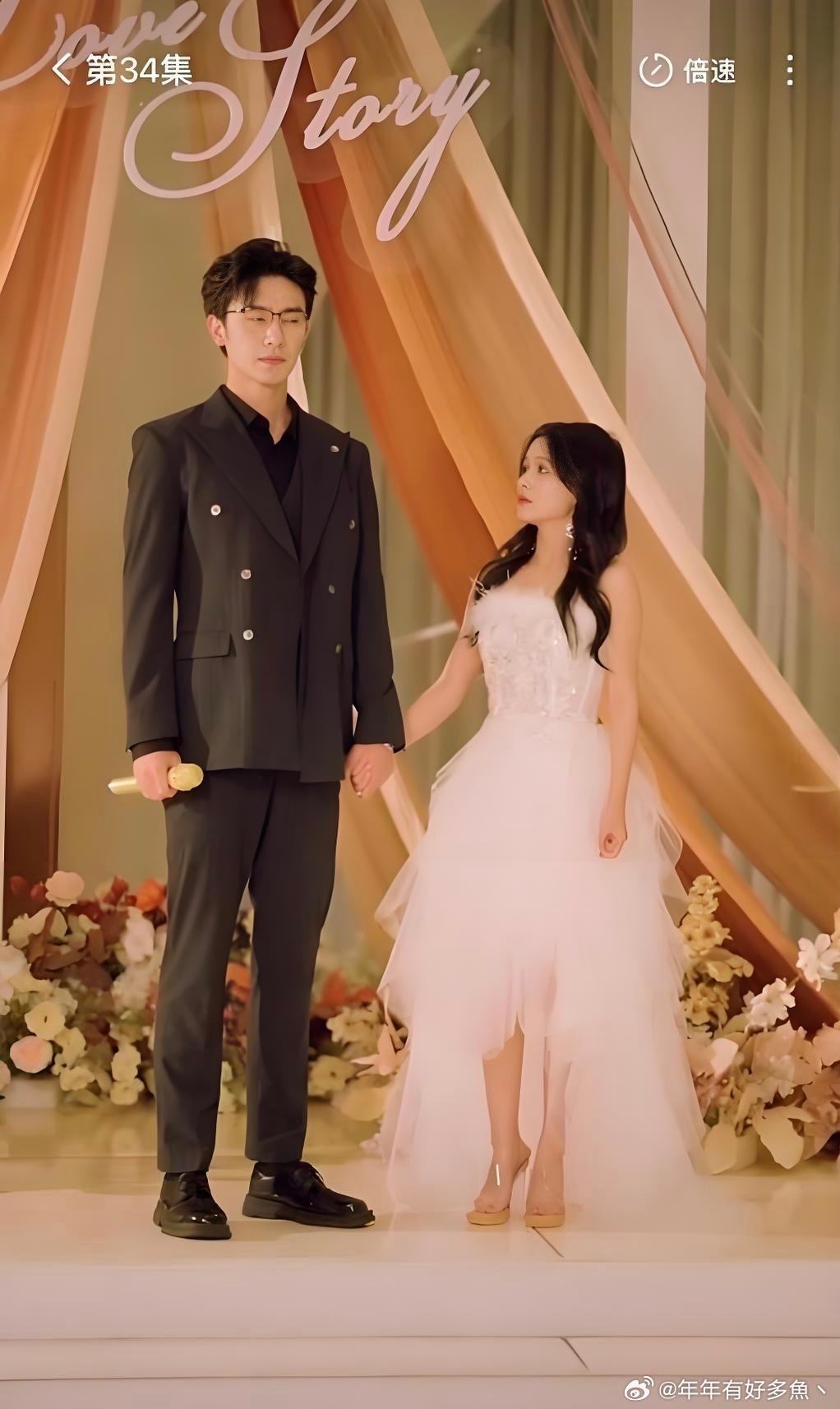 短剧导演咋想的？让一米五多的女主搭190cm的霸总，亲吻都要跳投…. 