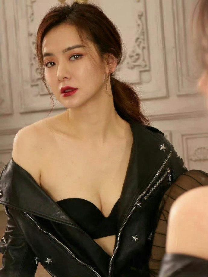 戚薇真的好有女人味啊 ​​​