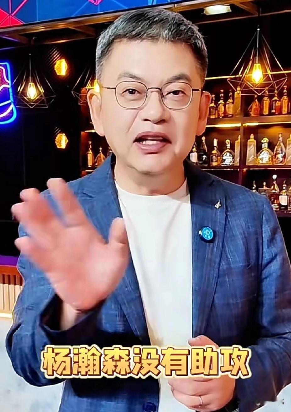 表现不错！苏群谈杨瀚森：

“今天全明星新秀赛。”

“杨瀚森打得不错。”

“