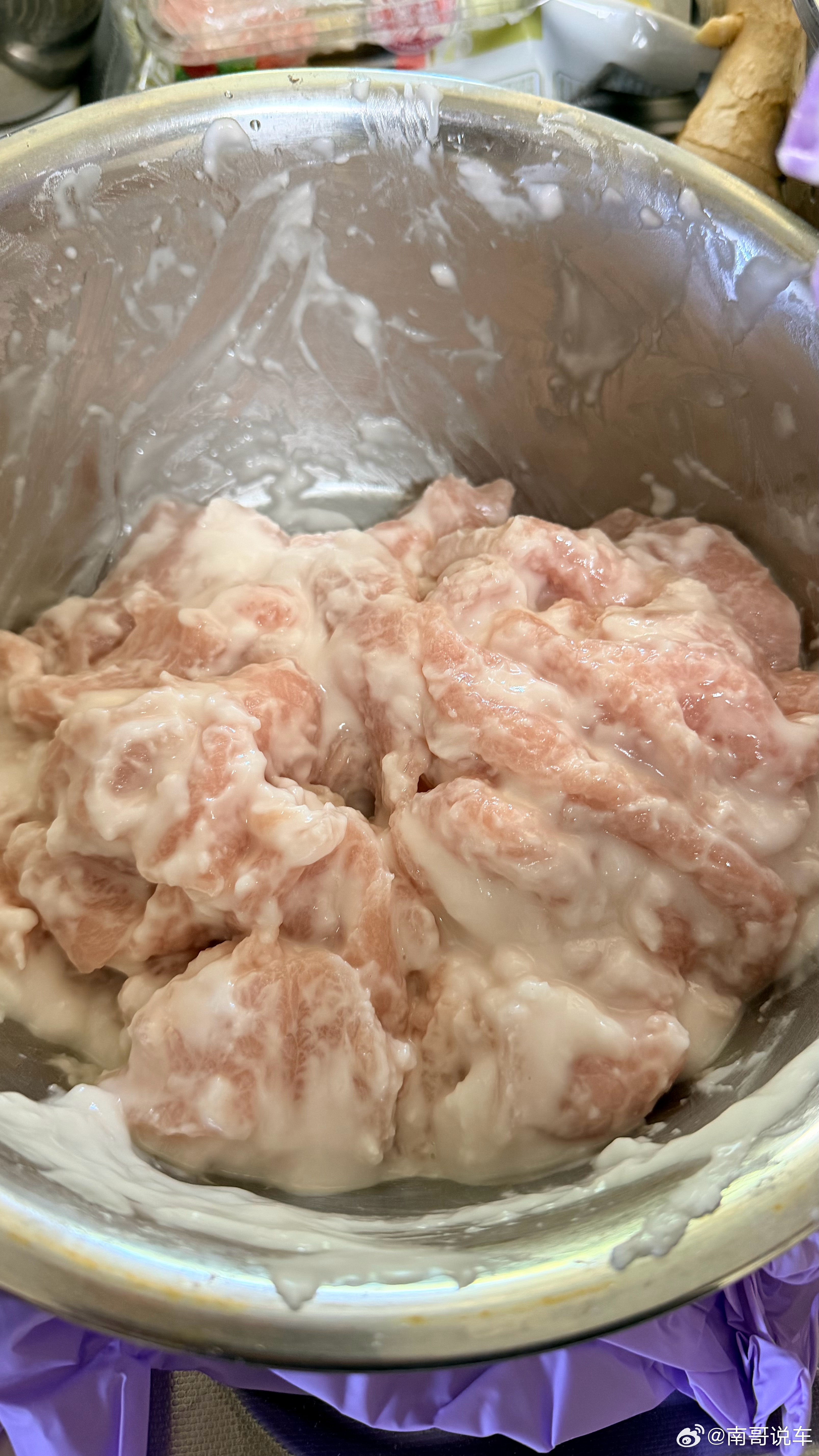 做美式炸鸡和辽宁锅包肉加东北水饺我都很专业了东北加德克萨斯融合餐厅，我预计年底或