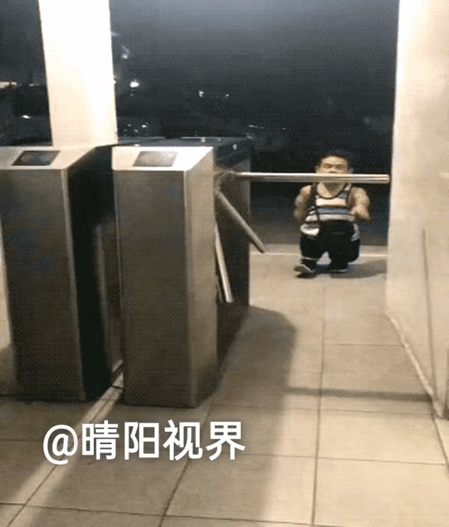 这小娃，已经几十岁了。