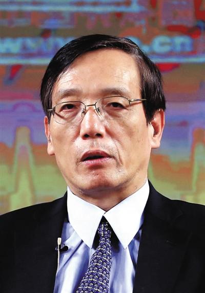 上面提出“补偿历史亏欠”，直接把矛头对准了1.8亿农村老人的养老痛点。刘世锦更是