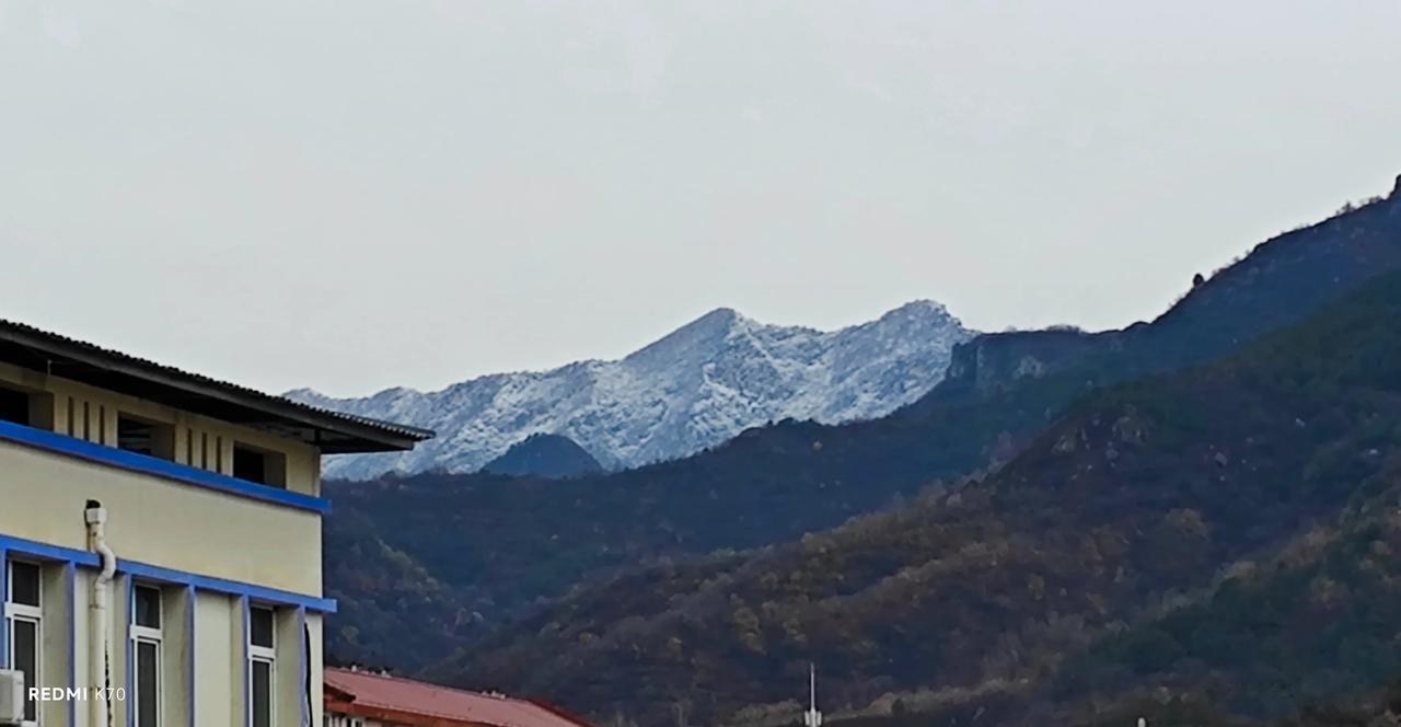 今日密云太师屯，一山二景惊煞人。