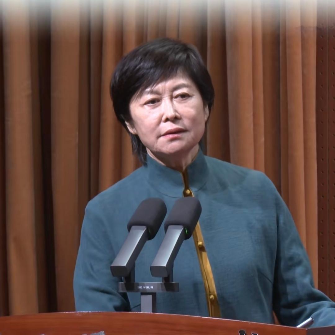 徐熙媛离去，我没有害怕！
雷宇扬离去，我也没有害怕！
但看到央视主持人敬一丹离开