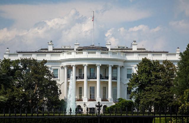 早上7点刚过南部亚先涅瓦亚大街的居民还没完全醒透，一声震耳欲聋的巨响突然划破清晨