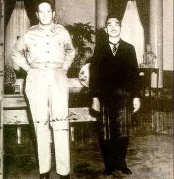 卢克文的这个提议说到点子上了！
日本“天皇”的那个称谓，其实是不存在的，在汉朝的