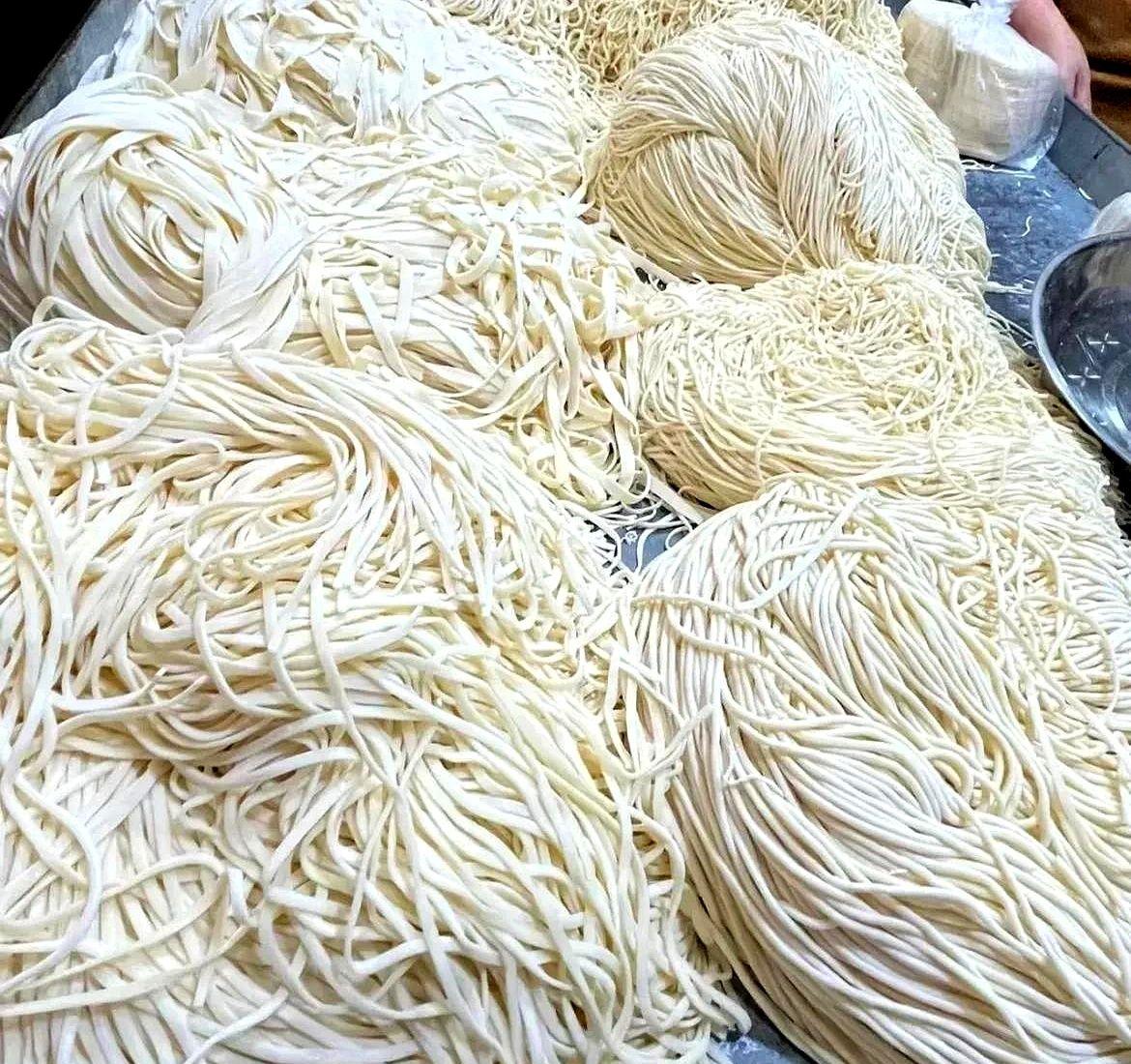 面条弹到能跳绳，三天不馊！

这不是黑科技，是硼砂。

硼砂面手感滑到抓不住，颜