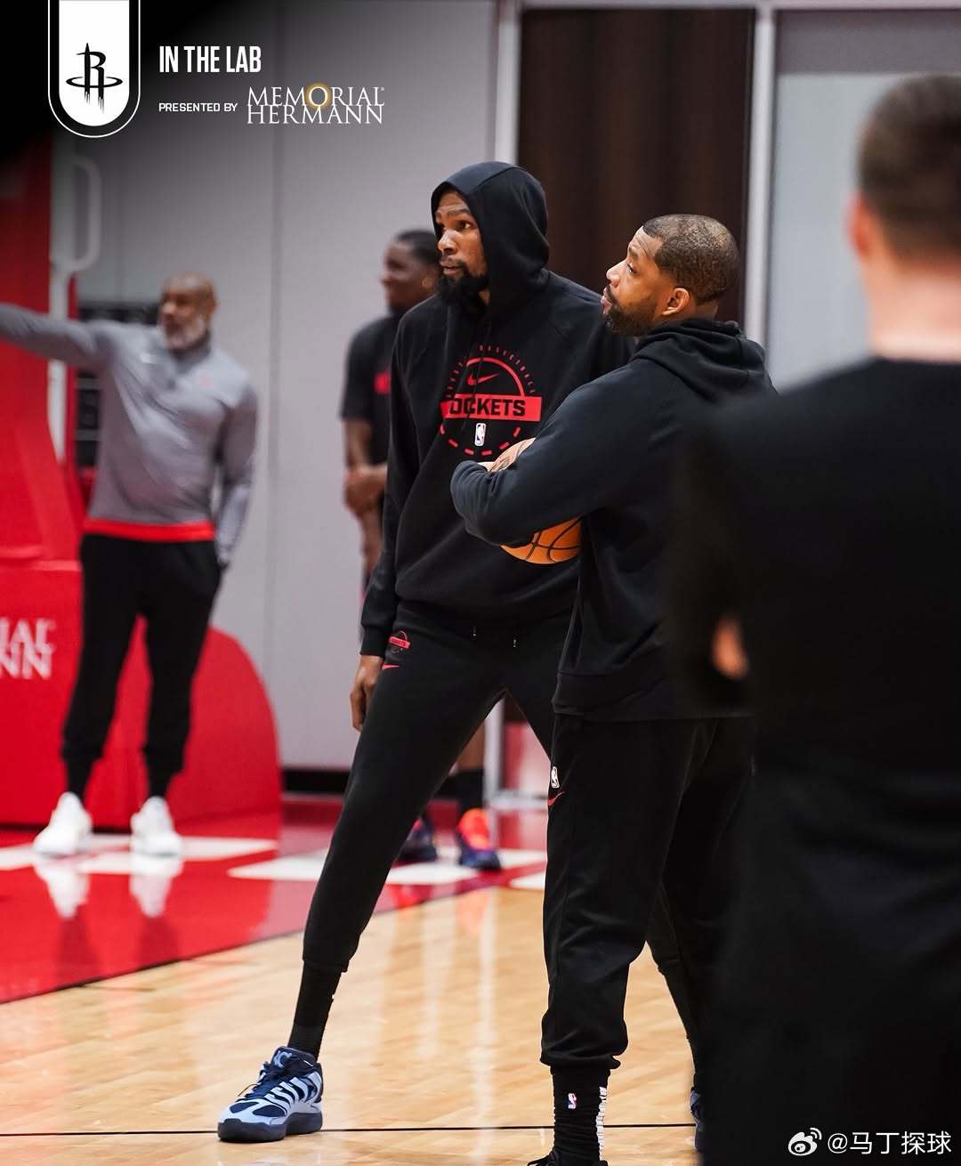 昨天休息训练照，今天主场对战雷霆