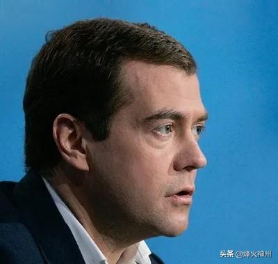 俄罗斯前总统梅德韦杰夫今天发文说：“欧盟外长卡拉斯，那只脸上毫无智慧痕迹的实验鼠
