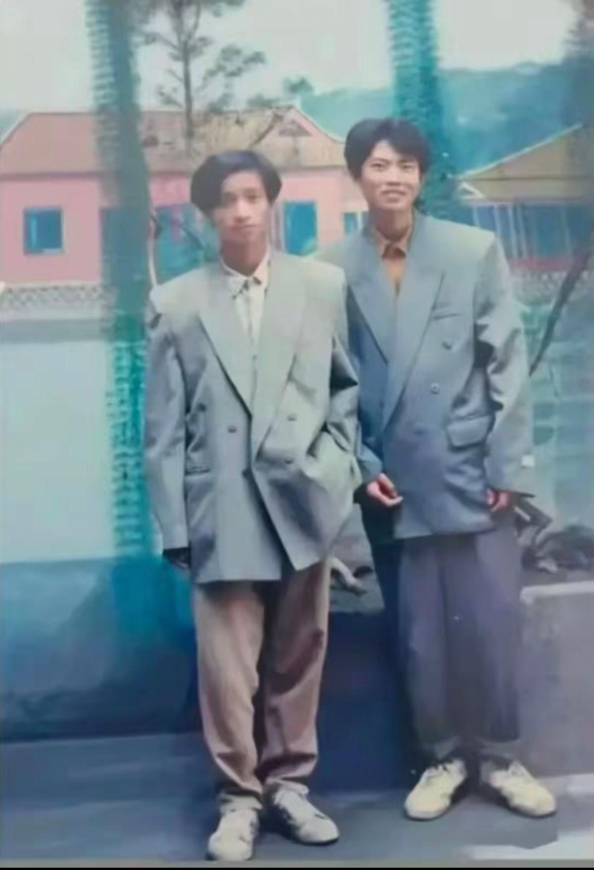 以前这样穿衣服，特别是西装，大摇大摆上街回头率特别高，真的不骗人
