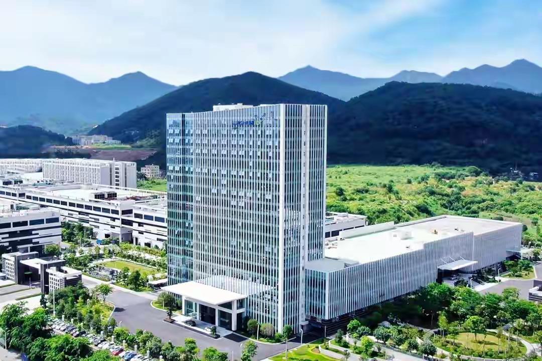 立讯精密2025年的业绩简直逆天！4月14日晚财报显示，全年营收3323.44亿