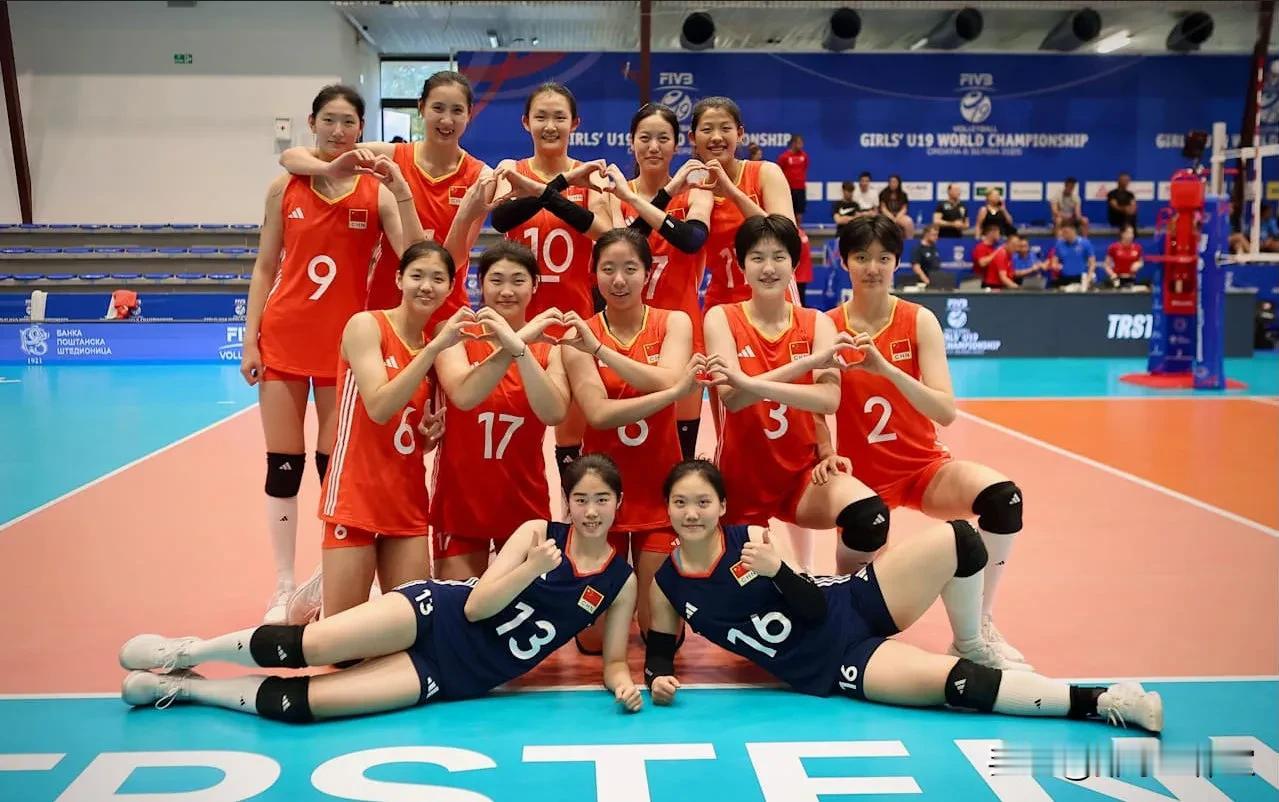 U19 女排世锦赛中国女排 3:2 战胜东道主塞尔维亚女排，晋级八强！

让我们
