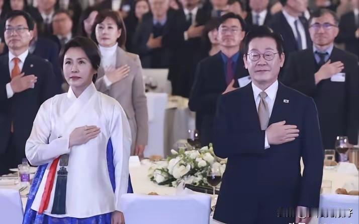 1月4日下午，李在明在访华的第一天，就给韩国一个“惊喜”，他并没有急着进行会谈，