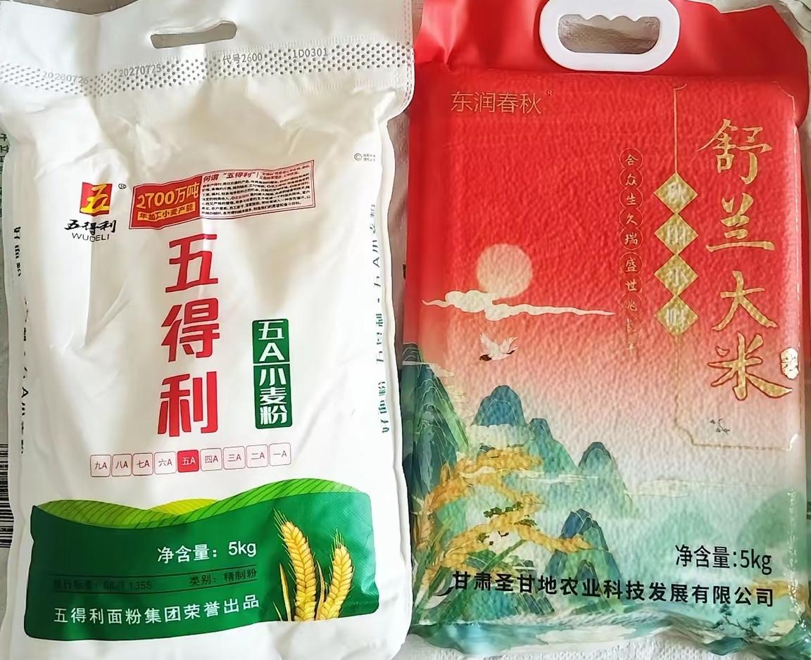 八一建军节即墨区慰问老兵的礼品已经发放！今年的礼品还是10斤面粉和10斤大米，面