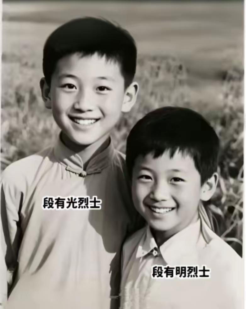 时隔四十年，网上一片骂声：兄弟俩为何不留一个啊！这对亲兄弟笑容有多么的灿烂，这是