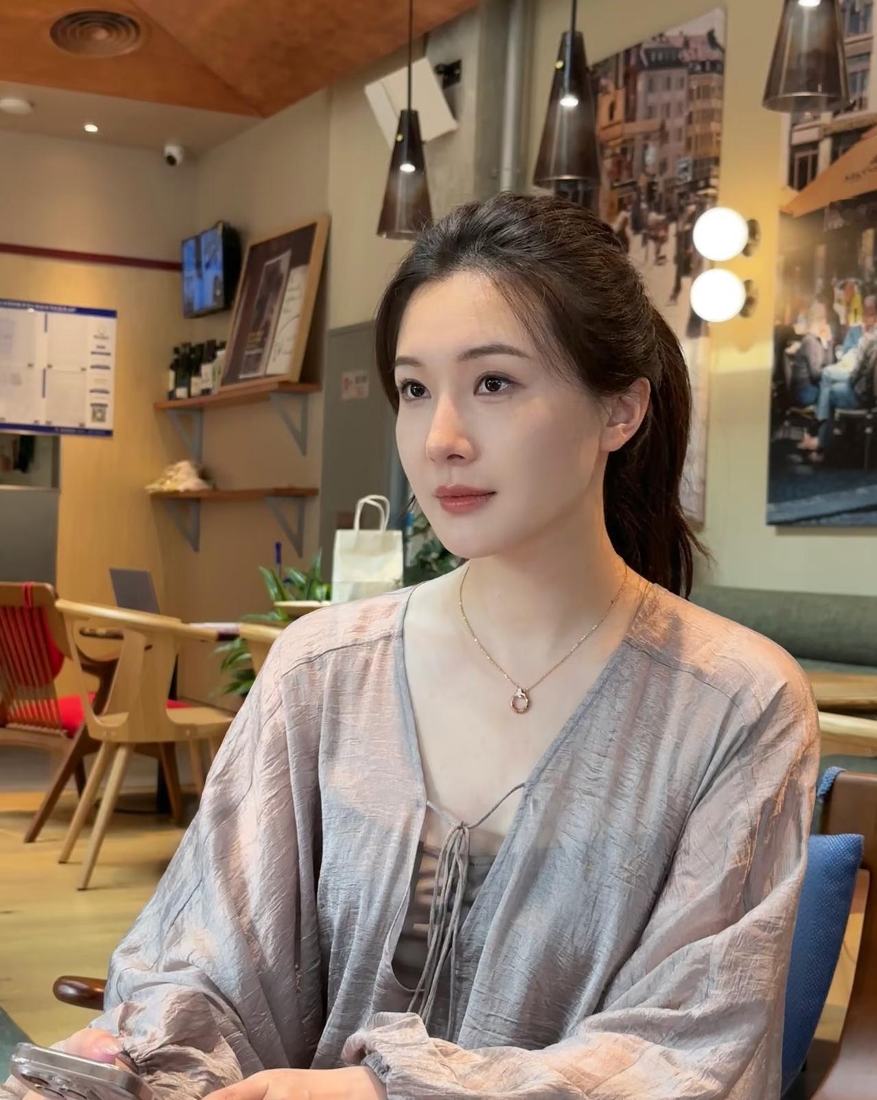 男人真的会深爱一个女人吗
 
答案当然是会的，只是男人的深爱，从不是挂在嘴边的甜