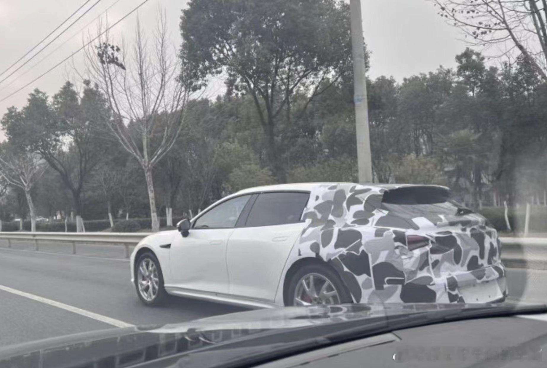 #这是你要的潮车吗# 哪吒S猎装版，貌似很快就会上市#汽车# ​​​