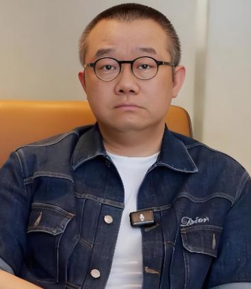 涂磊说：

一个家庭里，如果妻子不打扮，不化妆

整天素面朝天，甚至不修边幅
