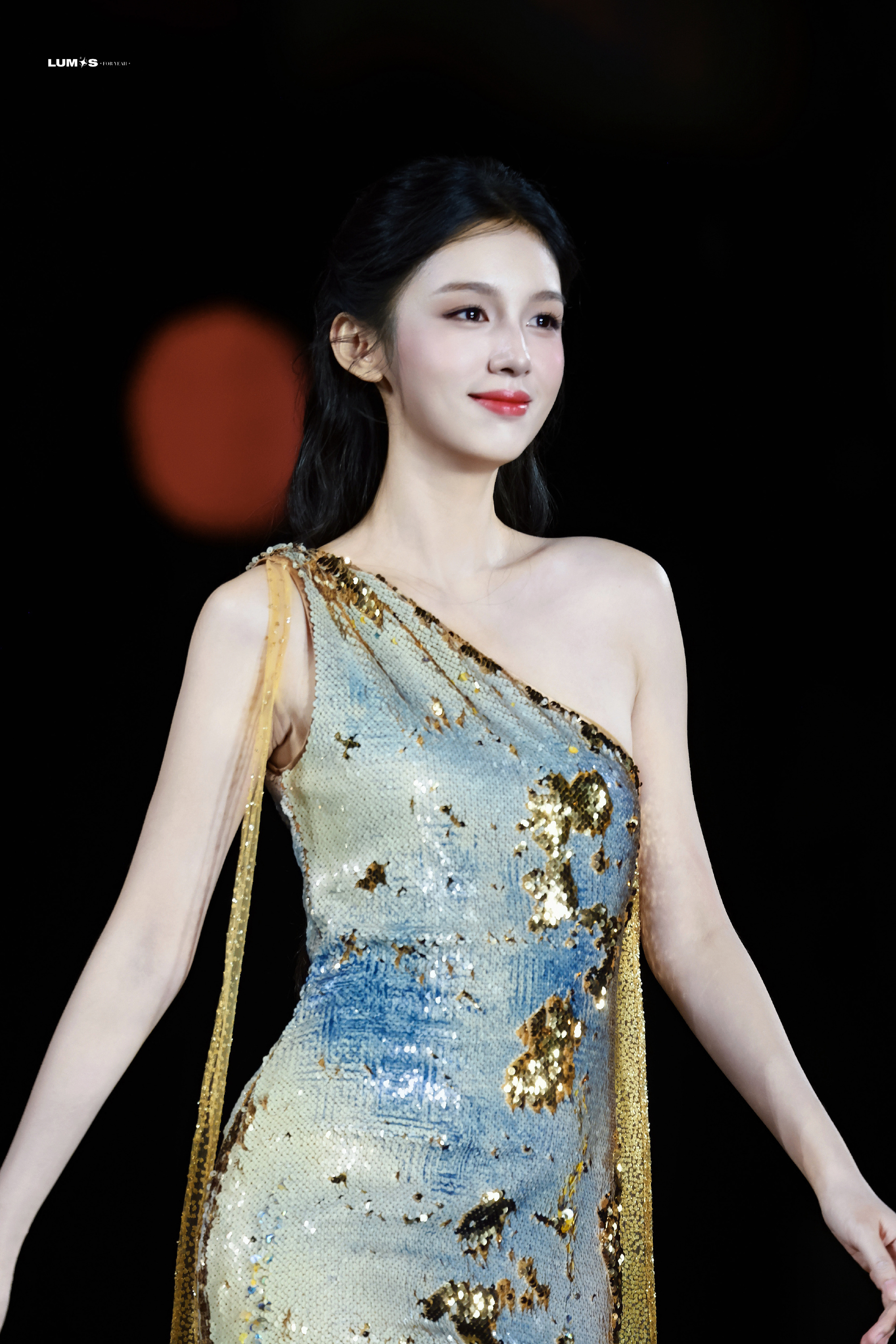 周也 皮贴骨果然自信大方的女人最美丽[抓狂]感觉周也整个人都在闪闪发光[爱慕]皮