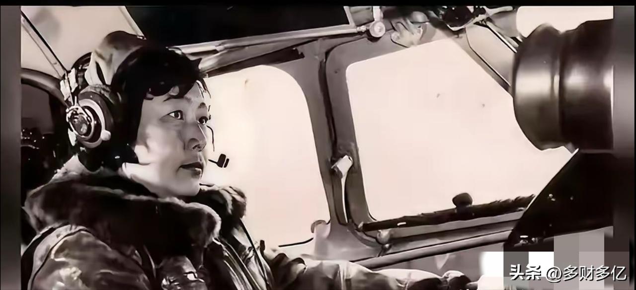 女飞行员刘晓莲：1982年，33岁的她单台发动机“闯”过生死关
 
1982年9