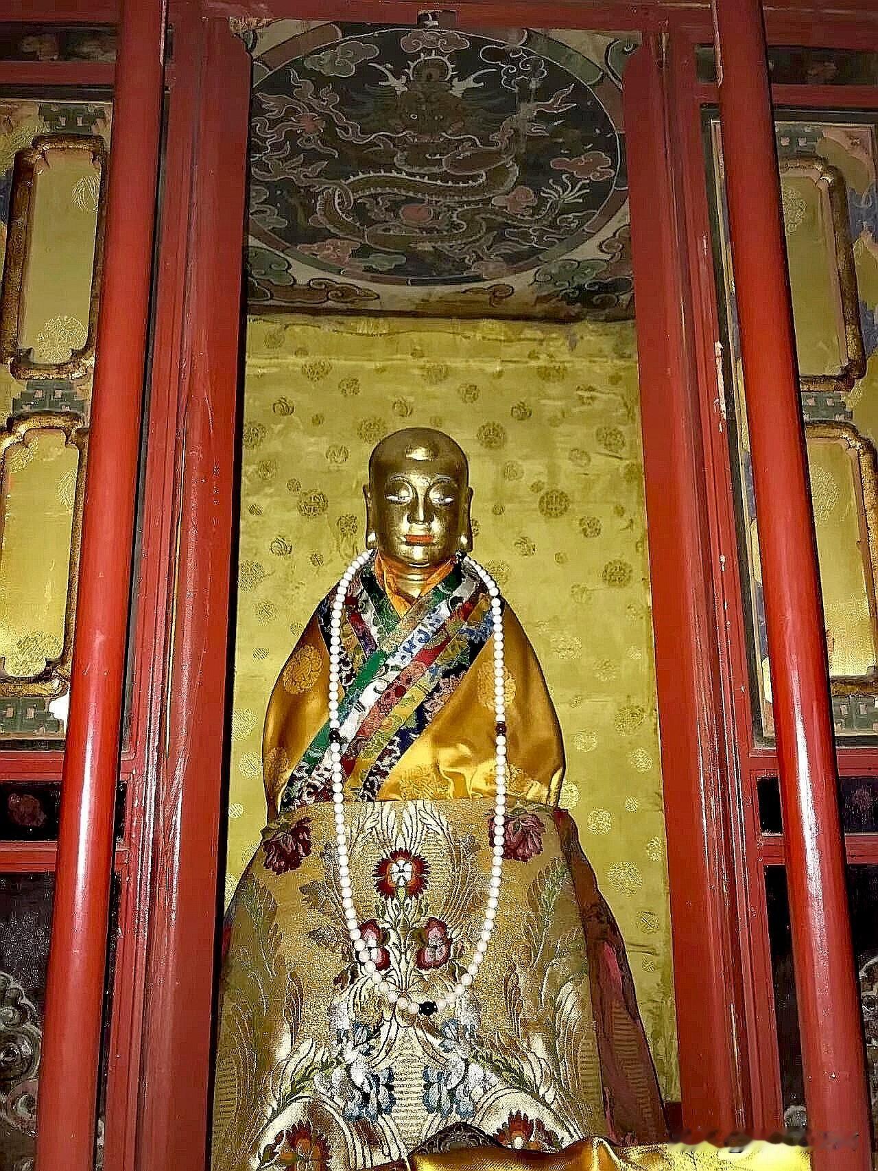 五台山最隐秘的一尊像，99%的游客连殿门都进不去
 
来五台山罗睺寺，人人都去看