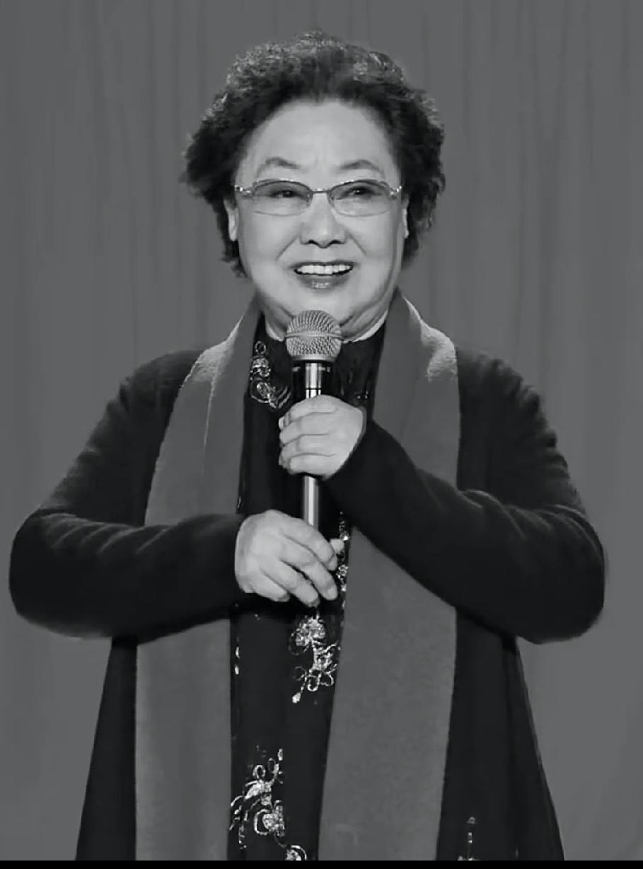 一曲绝响，时代歌者郭兰英离世
 
人民艺术家郭兰英溘然长逝，享年九十七岁。“一条